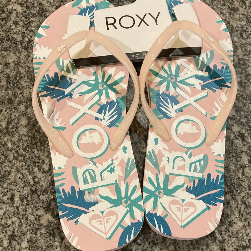 Woman’s Roxy Flip Flops New size 9